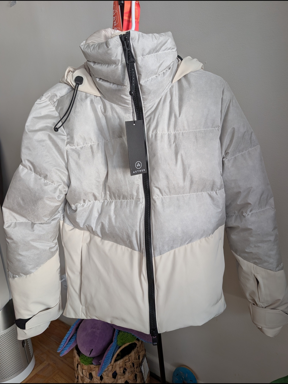 AETHER Two-Tone Puffer Jacket in Light Gray & Cream